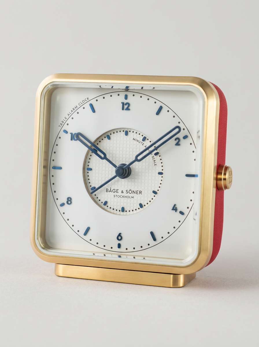 alarm-clock-french-kiss