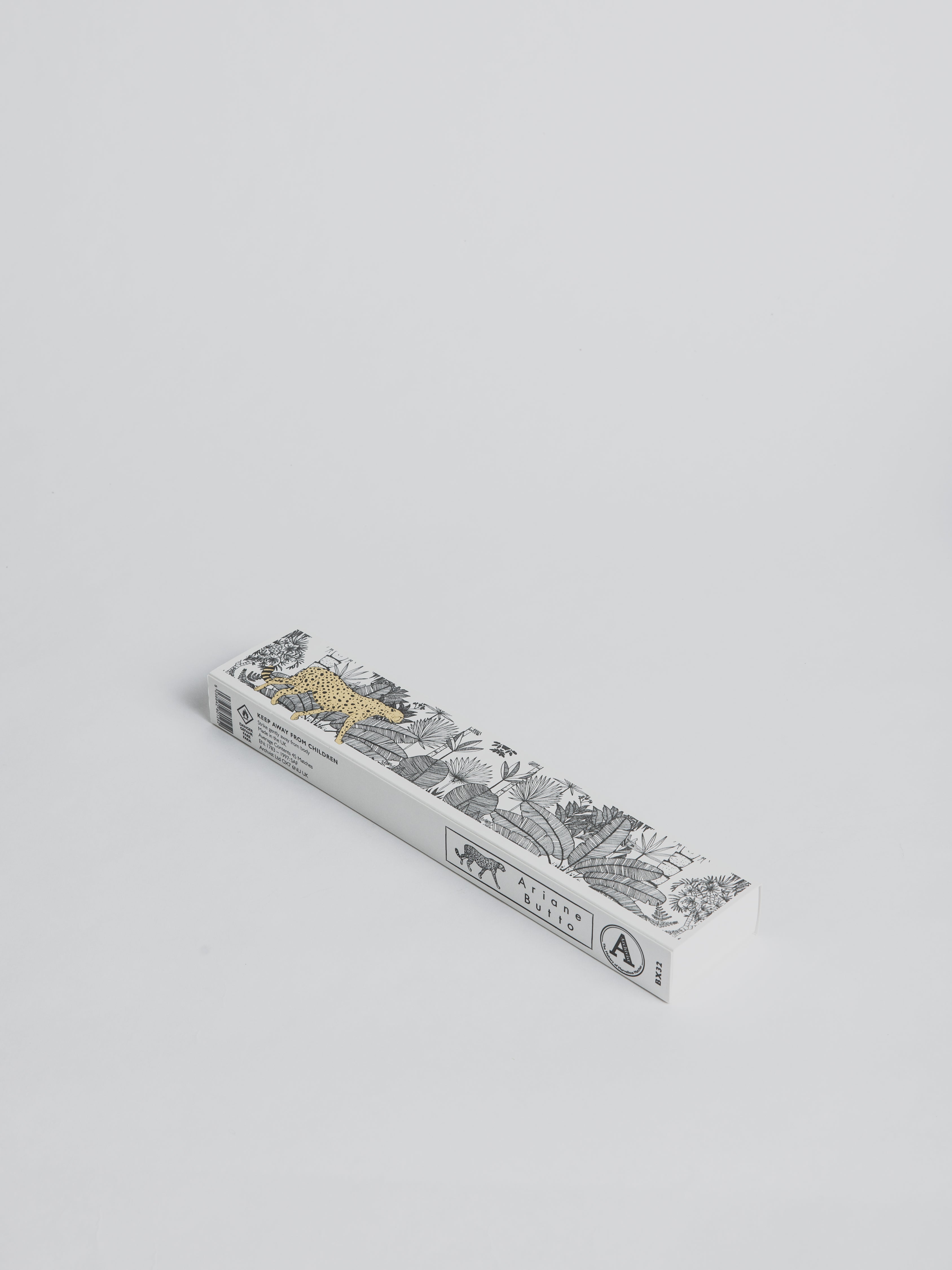 Luxury Matches - Long -  Cheetah in White Jungle - Cigale &  Fourmi